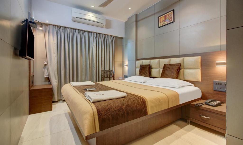 Semi Deluxe Room